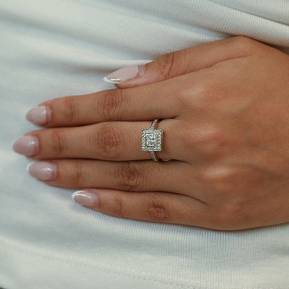 Comprar Anillo de oro blanco de 18t con diamante. Comprar y vender anillos de oro al mejor precio en Barcelona. Anillos de oro baratos en Barcelona.