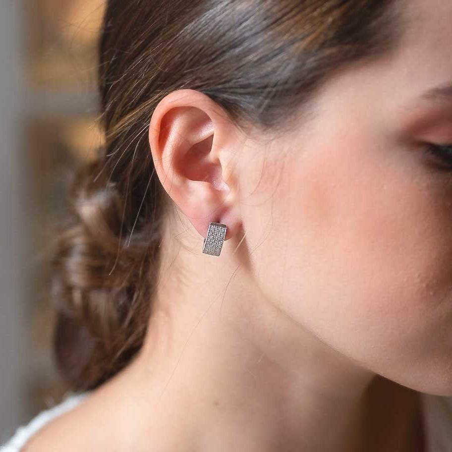 Comprar criollas de oro blanco de 18kt. Comprar joyas para novia, segunda mano, restauración y creación de joyas, compro oro Barcelona. Envío gratis.