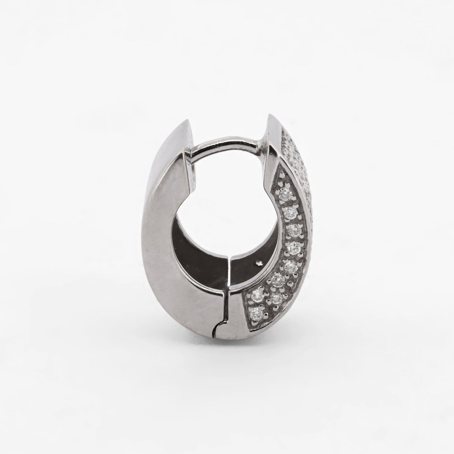 Comprar criollas de oro blanco de 18kt. Comprar joyas para novia, segunda mano, restauración y creación de joyas, compro oro Barcelona. Envío gratis.
