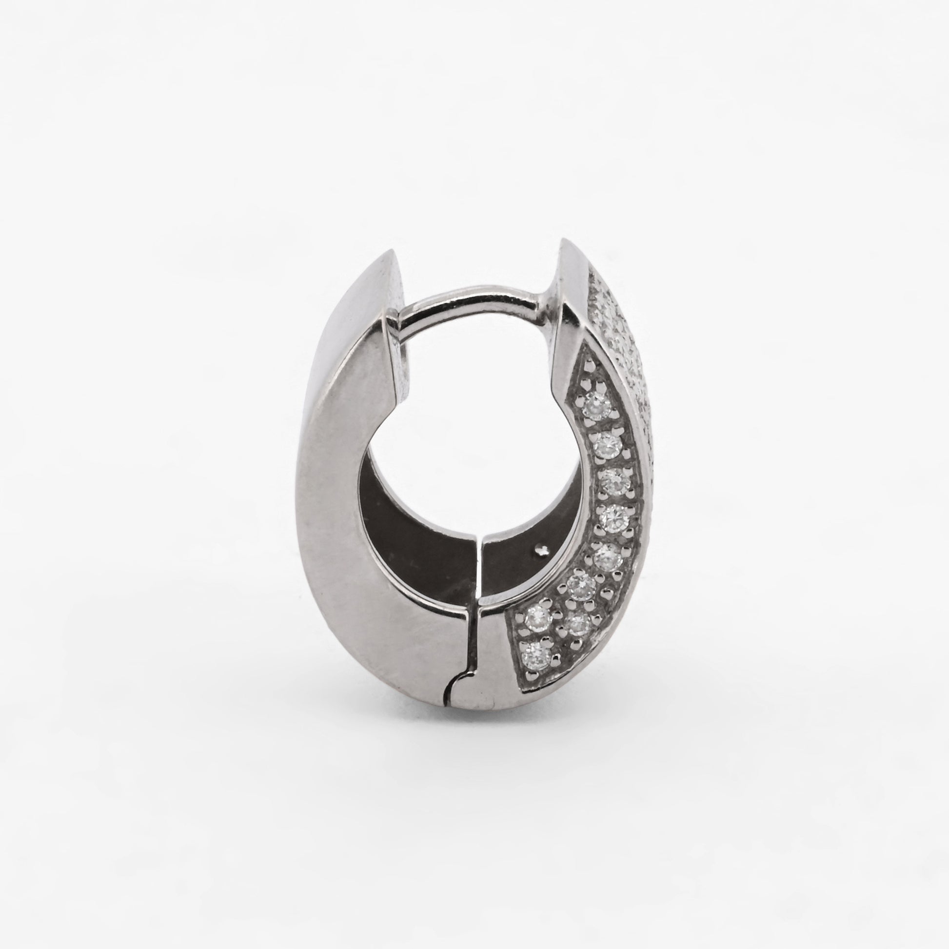 Comprar criollas de oro blanco de 18kt. Comprar joyas para novia, segunda mano, restauración y creación de joyas, compro oro Barcelona. Envío gratis.