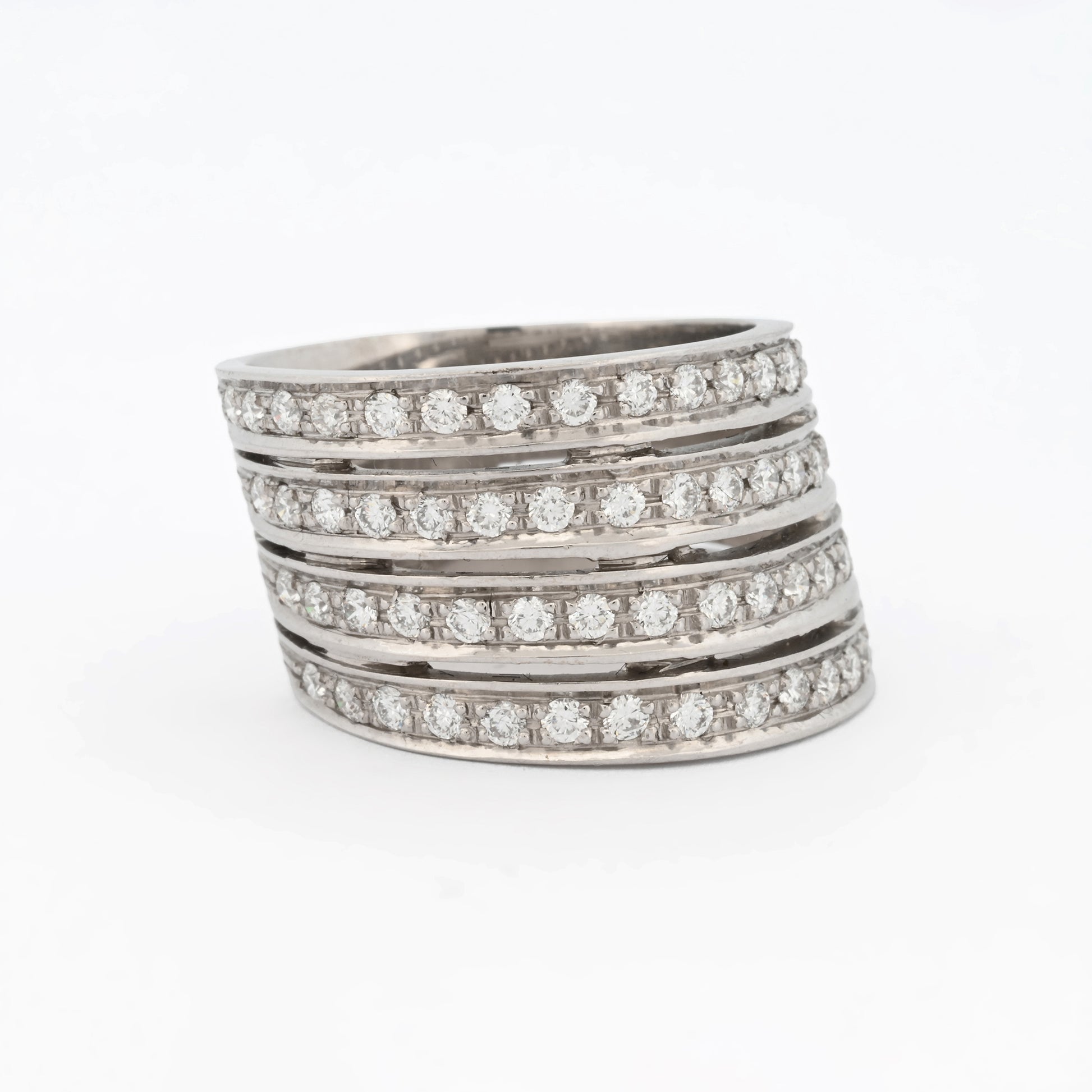Anillo de oro blanco de 18kt. Joyería de segunda mano en Barcelona y compro oro, donde comprar y vender oro al mejor precio en Barcelona. Joyas baratas.