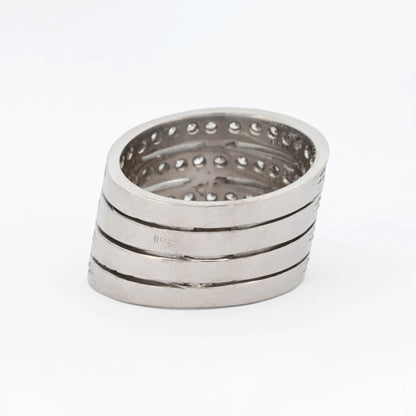 Anillo de oro blanco de 18kt. Joyería de segunda mano en Barcelona y compro oro, donde comprar y vender oro al mejor precio en Barcelona. Joyas baratas.
