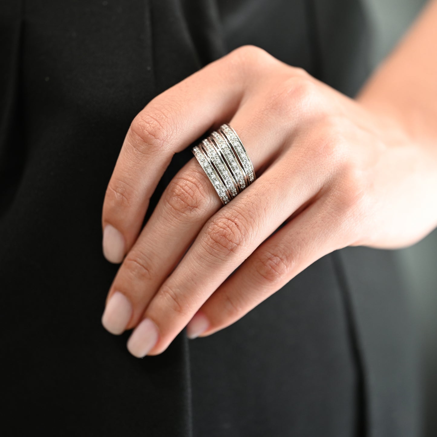Anillo de oro blanco de 18kt. Joyería de segunda mano en Barcelona y compro oro, donde comprar y vender oro al mejor precio en Barcelona. Joyas baratas.