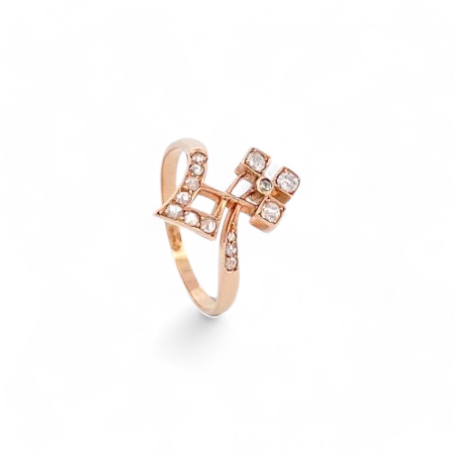 Sortija antigua de Oro rosa de 18kt con 14 diamantes talla antigua.
Talla original: 19
Peso con piedras: 2,99g
Compro oro Barcelona, dónde comprar  y vender joyas al mejor precio en Barcelona. Joyas al mejor precio de segunda mano restauradas. Joyas vintage restauradas. Envío gratuito. 
