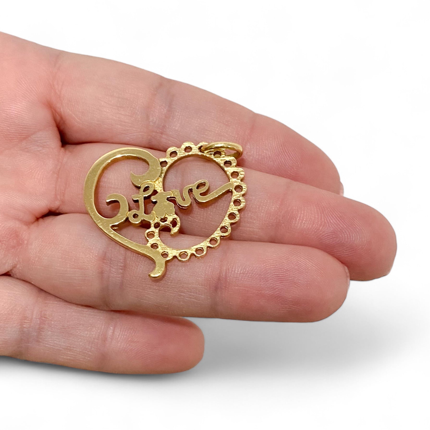 Medida: 31mm de alto y 31mm ancho.  Peso: 6,08g Material: Oro amarillo 18 kt Referencia: 10606GM