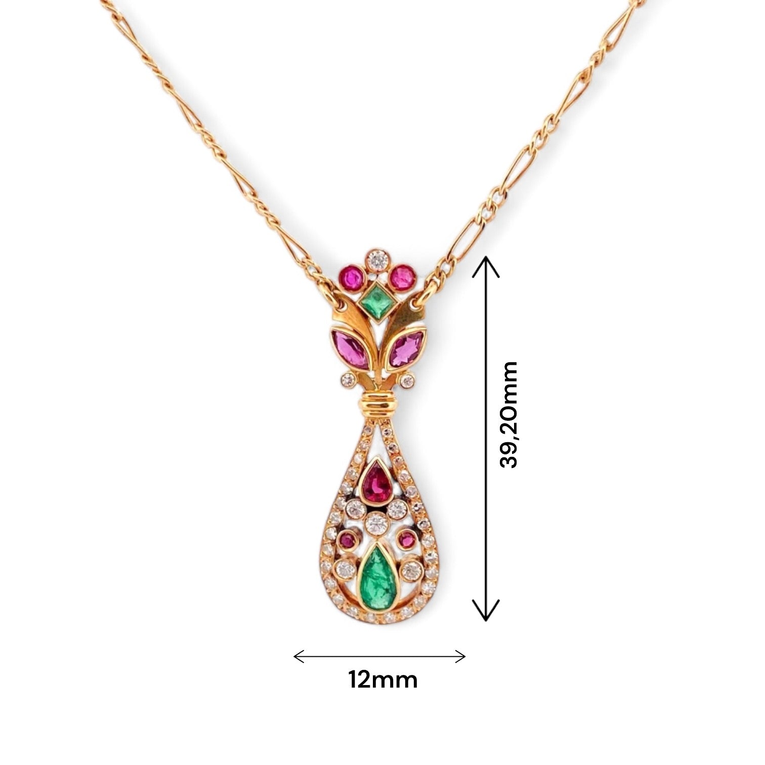 Collar vintage de oro amarillo de 18kt con cadena tipo barbada alterna y colgante antiguo en con formas florales y diamantes talla brillante rubíes y esmeraldas. Cierre tipo reasa. La cadena mide 50cm y el colgante 39,20mm de alto x 12mm de ancho.
Compra venta de joyas antiguas y vintage en Barcelona
