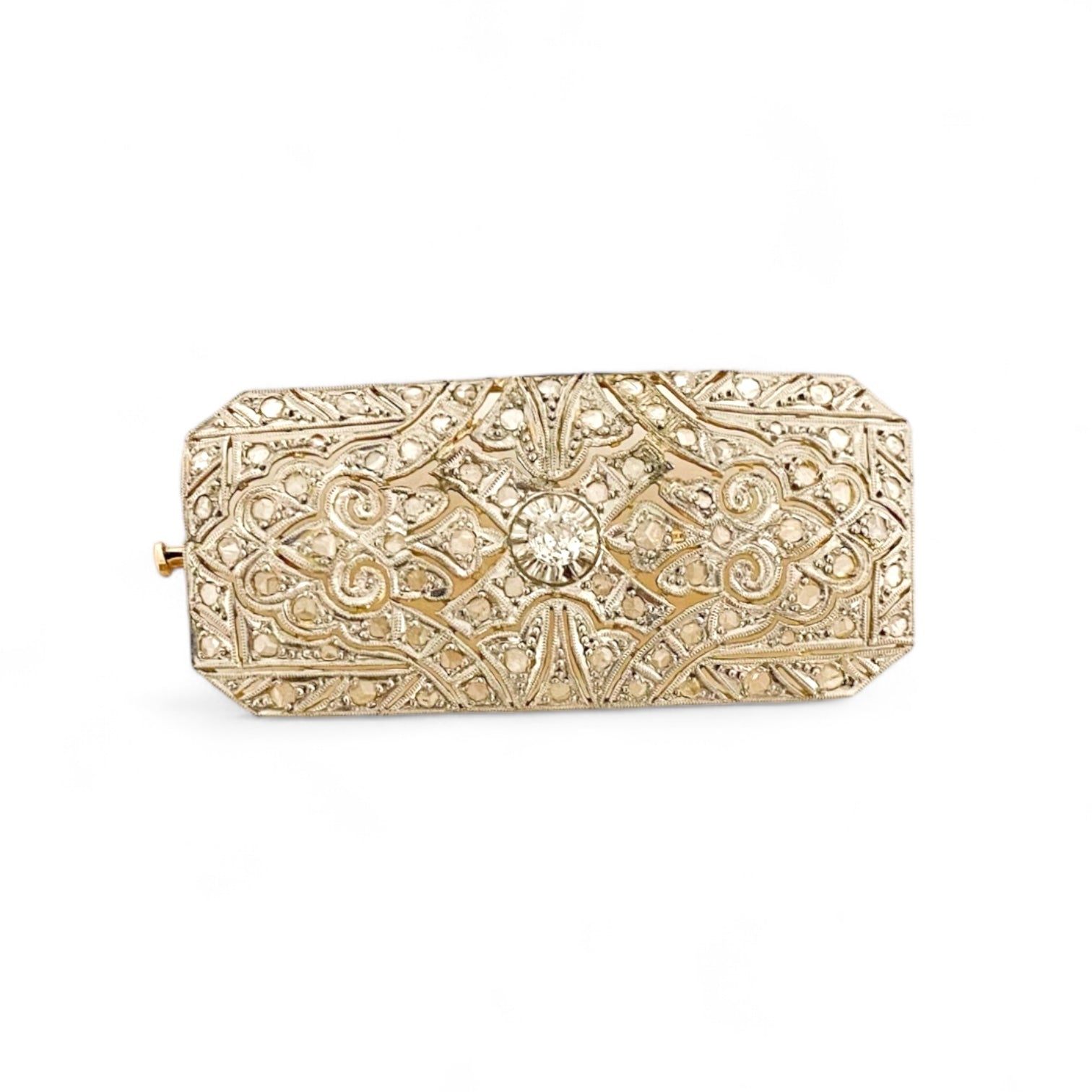 Espectacular broche vintage estilo Art Decó de los años 20 realizado en Oro Amarillo de 18kt y pieza superior de platino con diamante central y decorado con 70 diamantes de talla antigua. Una pieza muy especial para Novias dándoles diferentes uso: para decorar un peinado de novia, en el vestido o en la cintura a modo de cierre de cinturón, cierre del chal o velo o incluso en el ramo. Joyas para novia vintage de lujo.