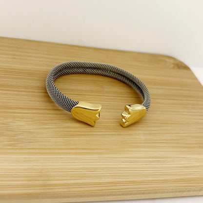 Esta icónica pulsera de Tous está realizada en acero y oro amarillo de 18k. La esclava está realizada con el tejido característico de malla en acero y los detalles de tulipán en oro amarillo de 18k.  Joyería compro oro Barcelona donde comprar y vender oro al mejor precio