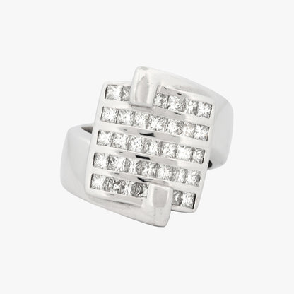 Anillo de oro blanco de 18kt con 33 de diamantes en talla princesa. Joyas de segunda mano en Barcelona. Donde comprar joyas baratas en Barcelona.