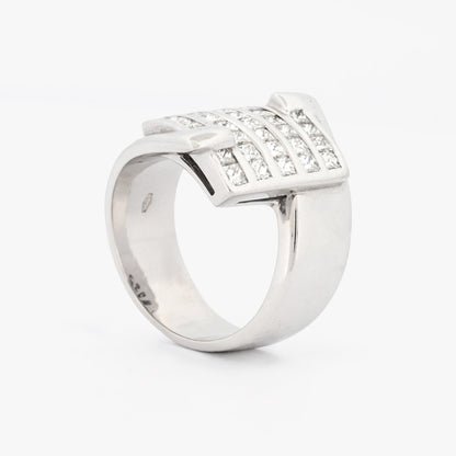 Anillo de oro blanco de 18kt con 33 de diamantes en talla princesa. Joyas de segunda mano en Barcelona. Donde comprar joyas baratas en Barcelona.