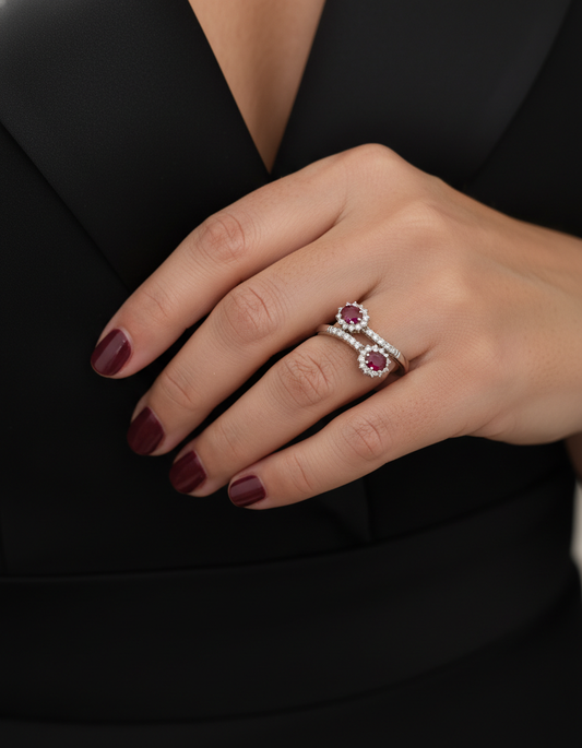 Comprar sortija de oro blanco 18kt con diamantes y rubíes. Joyería compro oro, dónde comprar  y vender joyas al mejor precio en Barcelona. Joyas al mejor precio, envío gratuito.