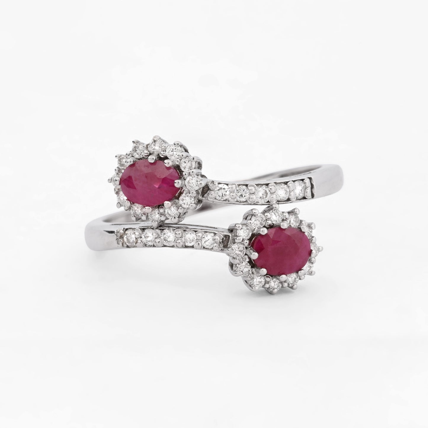 Comprar sortija de oro blanco 18kt con diamantes y rubíes. Joyería lujo segunda mano, comprar y vender joyas al mejor precio en Barcelona. Envío gratuito.