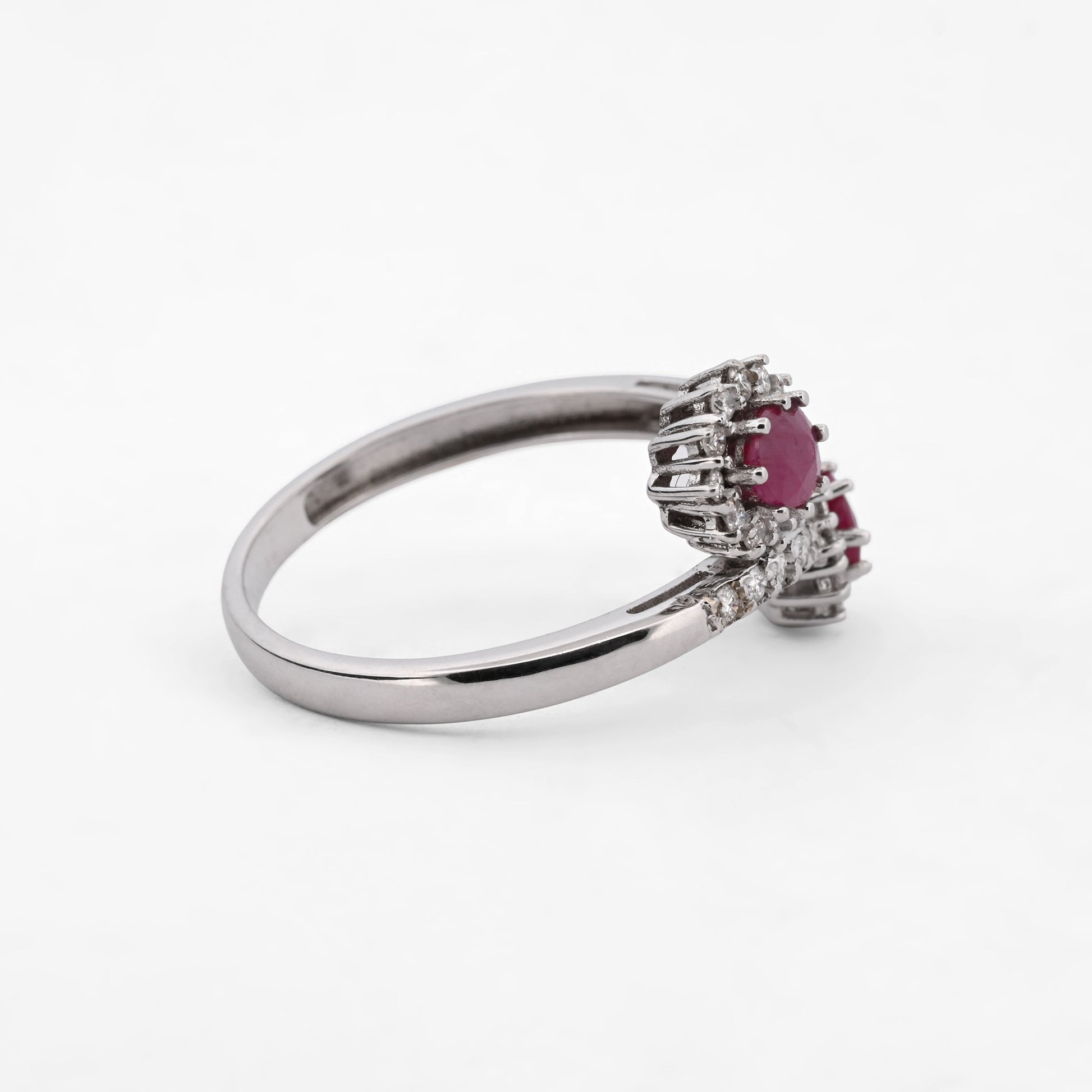 Comprar sortija de oro blanco 18kt con diamantes y rubíes. Joyería lujo segunda mano, comprar y vender joyas al mejor precio en Barcelona. Envío gratuito.
