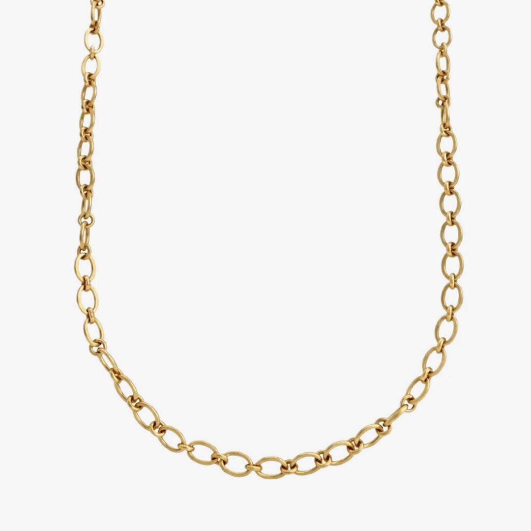 Collar de oro amarillo de 18kt de la firma Pomellato con el distintivo cierre mosquetón de la famosa firma italiana. Medida de la cadena 51cm. Joyas Pomellato.