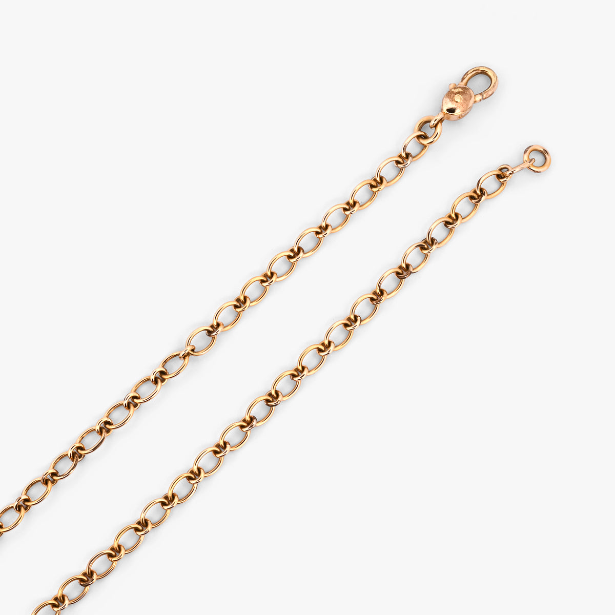 Collar de oro amarillo de 18kt de la firma Pomellato con el distintivo cierre mosquetón de la famosa firma italiana. Medida de la cadena 51cm. Joyas Pomellato.