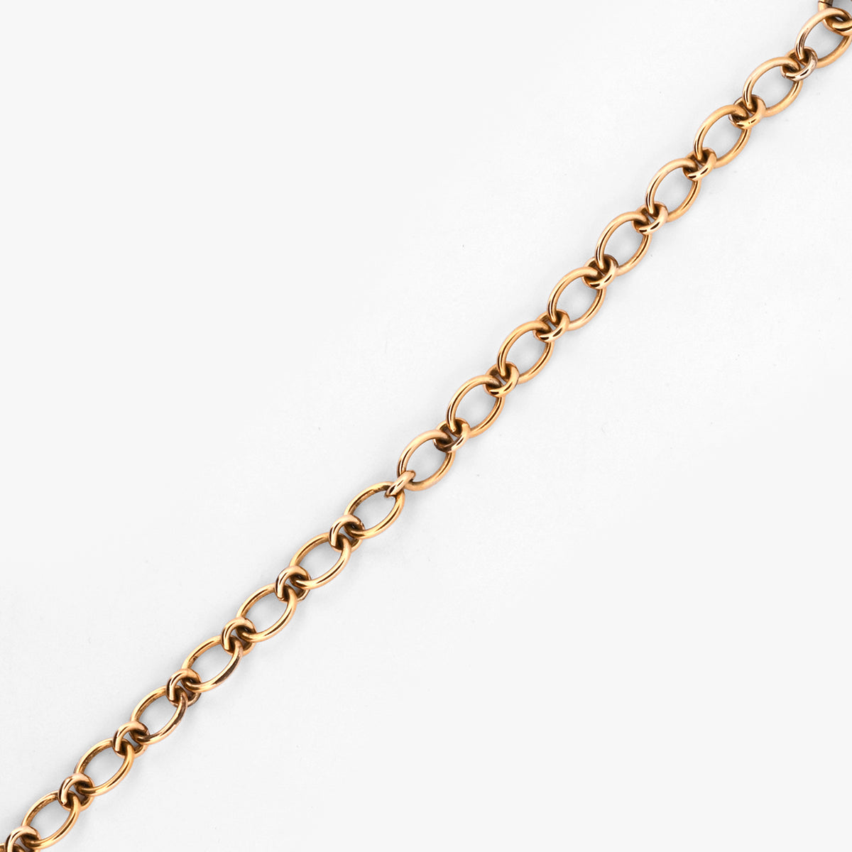 Collar de oro amarillo de 18kt de la firma Pomellato con el distintivo cierre mosquetón de la famosa firma italiana. Medida de la cadena 51cm. Joyas Pomellato.