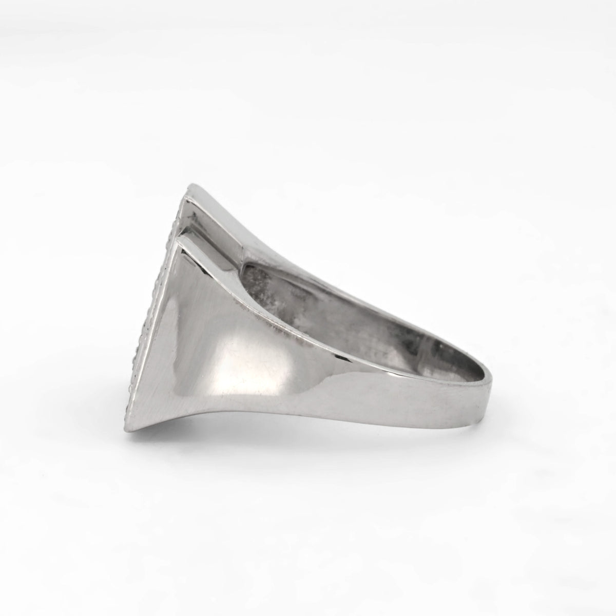 Anillo de doble rectángulo en oro blanco de 18t con diamantes en talla brillante. Compro Oro  y venta de joyas restauradas, dónde comprar y vende oro y joyas al mejor precio en Barcelona. Anillos de oro baratos en Barcelona.