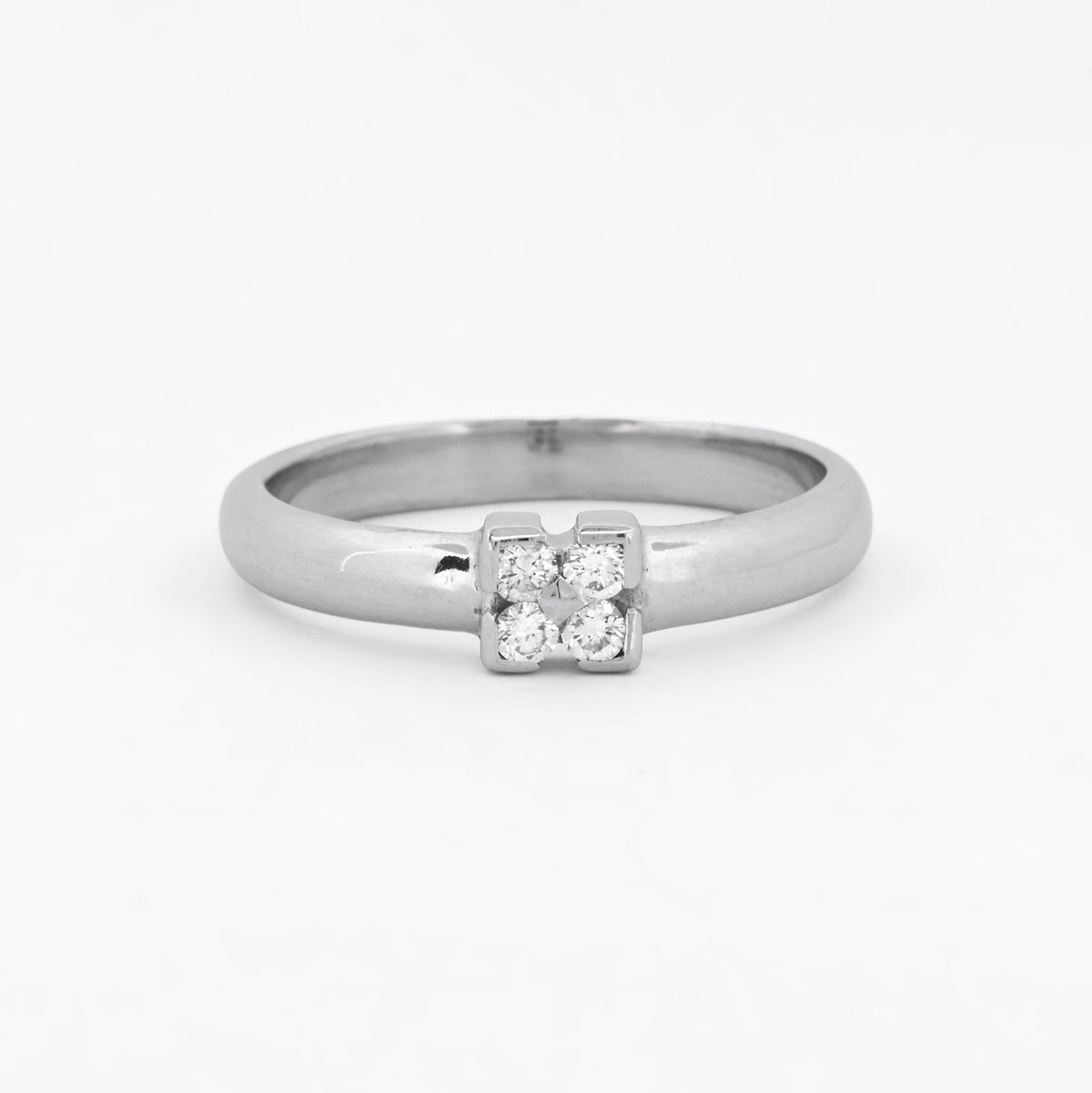 Anillo de oro blanco de 18kt con 4 diamantes engastados. Pieza de segunda mano y se entrega certificada. Envío gratis. Joyas baratas con diamantes. Envío gratis