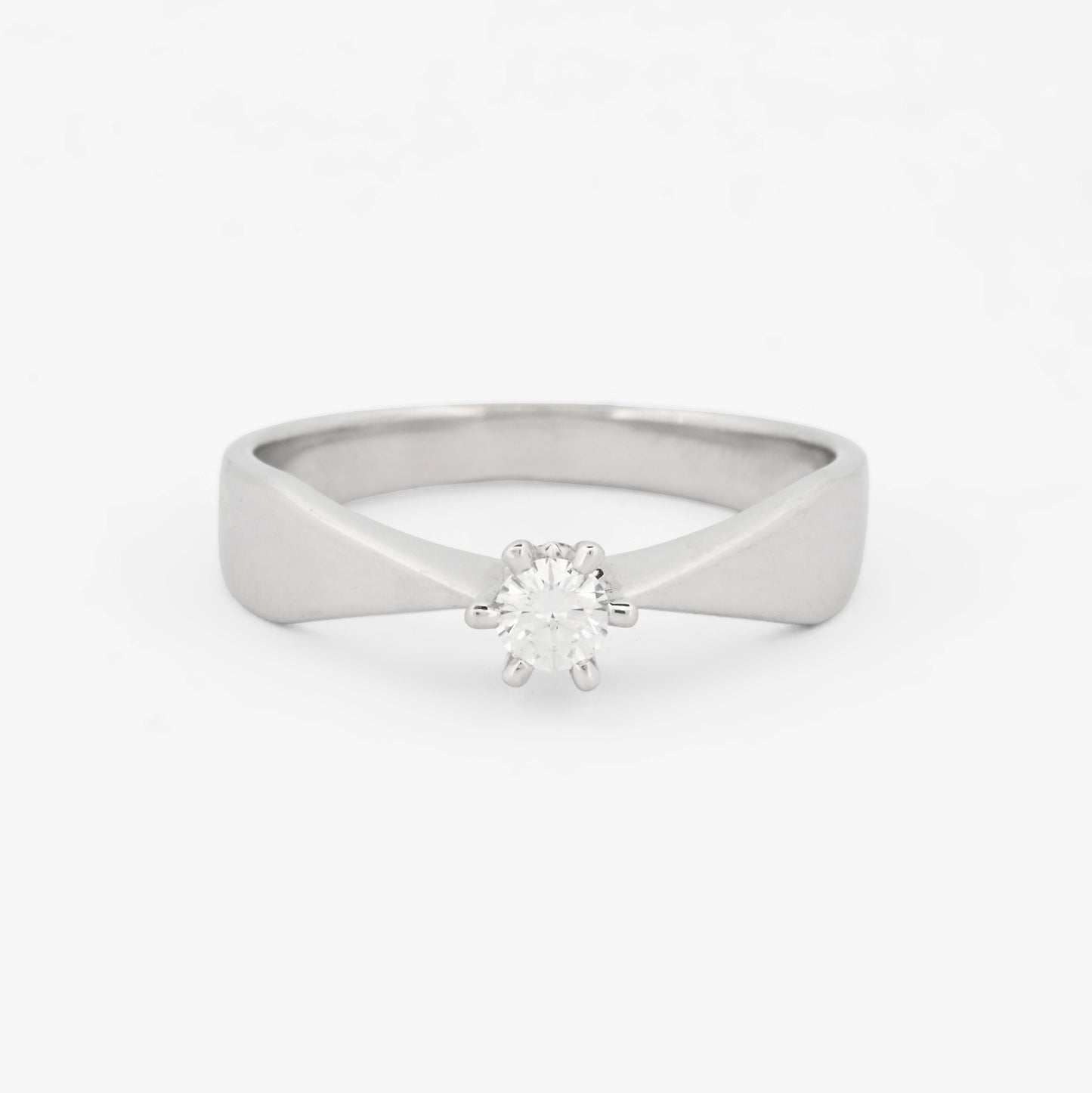 Solitario realizado en oro blanco y diamante de 1,05ct. Joyas de segunda mano baratas. Joyas restauradas. Joyería Ian'Or. Envío gratis. Joyería Ian'Or Barcelona
