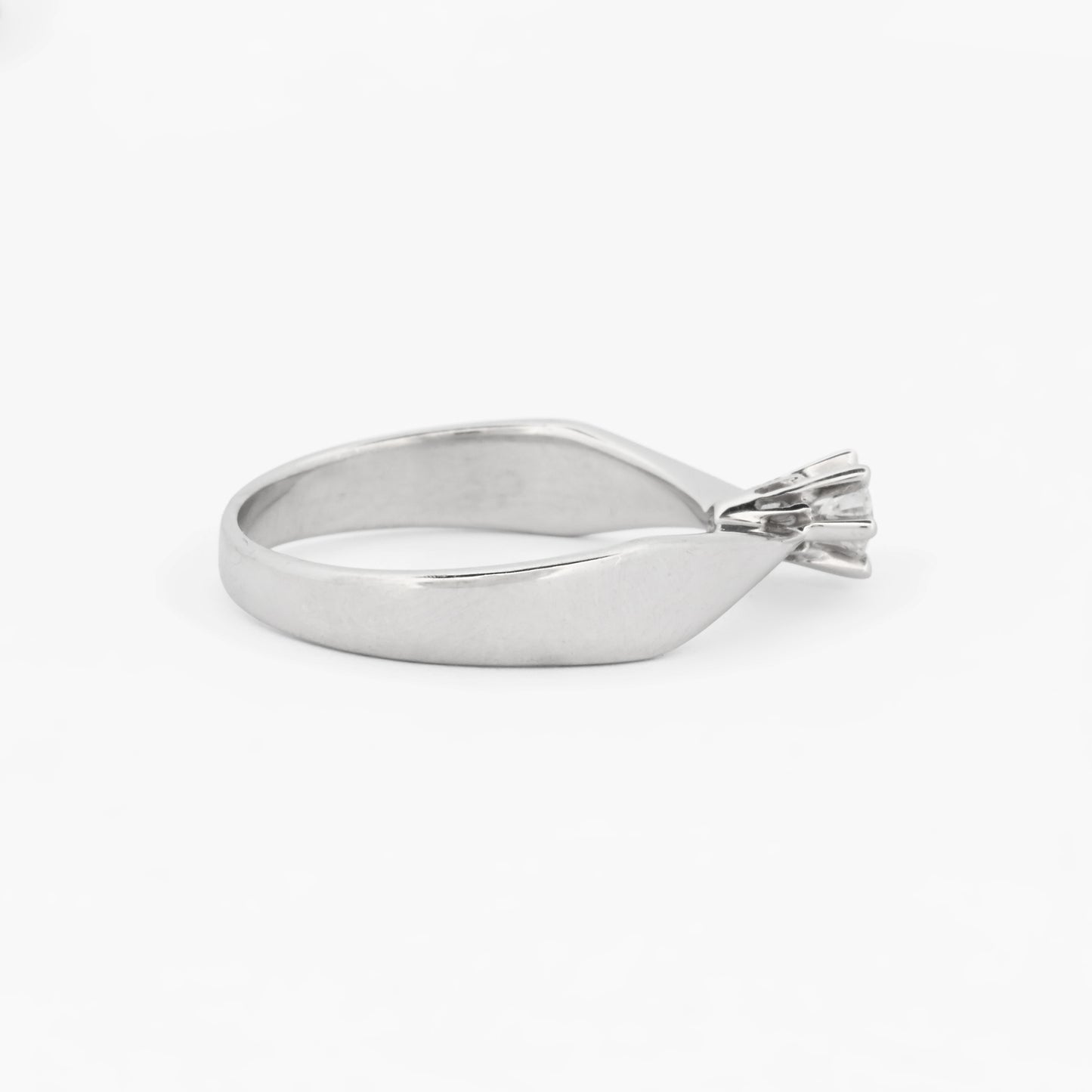 Solitario realizado en oro blanco y diamante de 1,05ct. Joyas de segunda mano baratas. Joyas restauradas. Joyería Ian'Or. Envío gratis. Joyería Ian'Or Barcelona