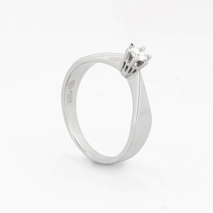 Solitario realizado en oro blanco y diamante de 1,05ct. Joyas de segunda mano baratas. Joyas restauradas. Joyería Ian'Or. Envío gratis. Joyería Ian'Or Barcelona