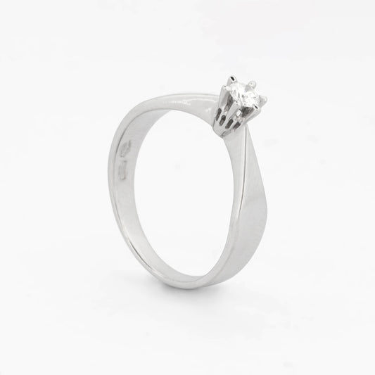 Solitario realizado en oro blanco y diamante de 1,05ct. Joyas de segunda mano baratas. Joyas restauradas. Joyería Ian'Or. Envío gratis. Joyería Ian'Or Barcelona