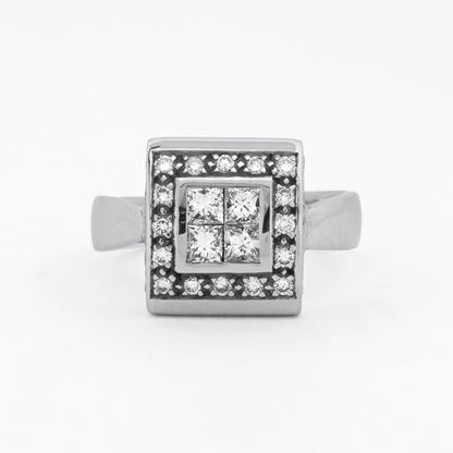 Anillo cuadrado realizado en oro blanco de 18t con cuadrado de diamantes. Venta de joyas restauradas en Barcelona. Anillos de oro baratos en Barcelona.