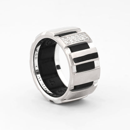 Precioso anillo de firma Sortija Chaumet colección Class One numerada del 2000 realizada en oro blanco con 12 diamantes talla brillantes de 0,015 cada uno. Joyería compro oro Ian'or,  donde comprar joyas de Chaumet al mejor precio.
