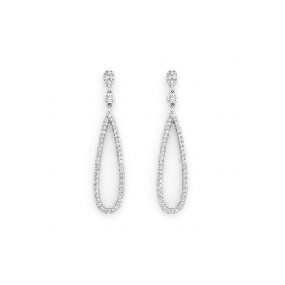 Pendientes de oro blanco de 18kt con colgante con forma de gota y 100 diamantes engastados en garras a lo largo de cada pendiente. Unos pendientes muy especiales que combinan perfectamente con los vestidos de novia. Joyas de novia, segunda mano, restauración y creación de joyas, compro oro Barcelona. Joyeria Ian'Or dónde comprar y vender oro y joyas al mejor precio en Barcelona