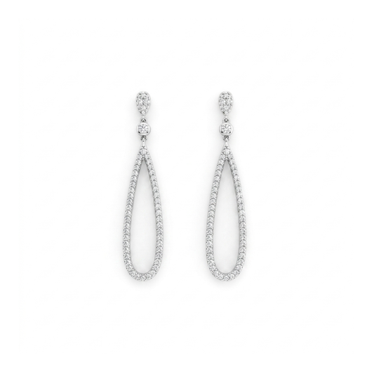 Pendientes de oro blanco de 18kt con colgante con forma de gota y 100 diamantes engastados en garras a lo largo de cada pendiente. Unos pendientes muy especiales que combinan perfectamente con los vestidos de novia. Joyas de novia, segunda mano, restauración y creación de joyas, compro oro Barcelona. Joyeria Ian'Or dónde comprar y vender oro y joyas al mejor precio en Barcelona