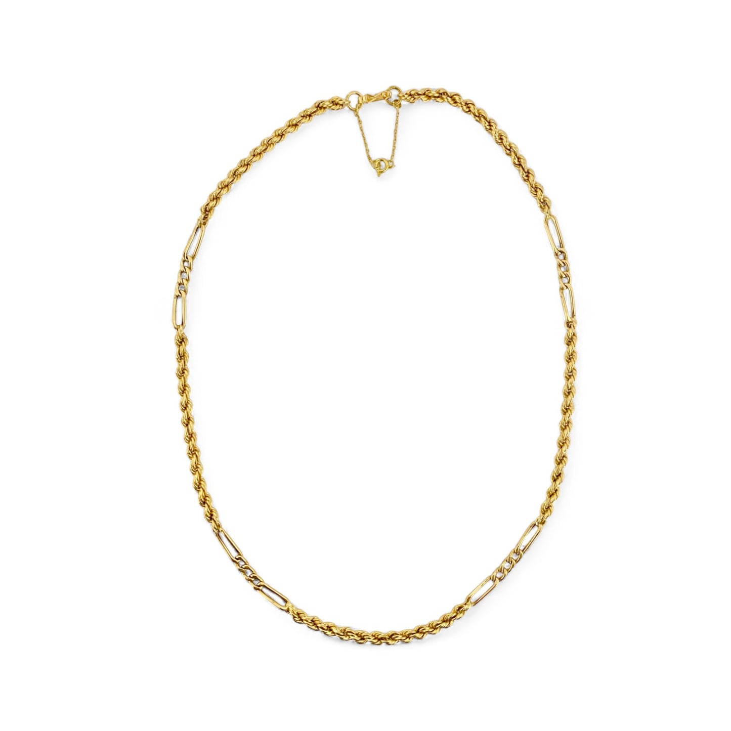 Collar de Oro amarillo de 18kt con cadena de cordón salomónico alterno con barras de oro de 18kt. La cadena mide 53cm de largo y dispone de un cierre tipo anzuelo con un cierre de seguridad y cadena con reasa para darle doble seguridad. Dónde comprar y vender oro en Barcelona al mejor precio.