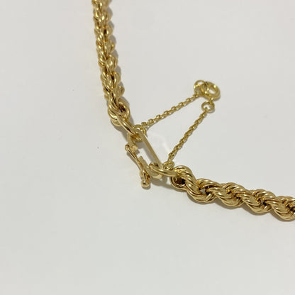 Collar de Oro amarillo de 18kt con cadena de cordón salomónico alterno con barras de oro de 18kt. La cadena mide 53cm de largo y dispone de un cierre tipo anzuelo con un cierre de seguridad y cadena con reasa para darle doble seguridad. Dónde comprar y vender oro en Barcelona al mejor precio.
