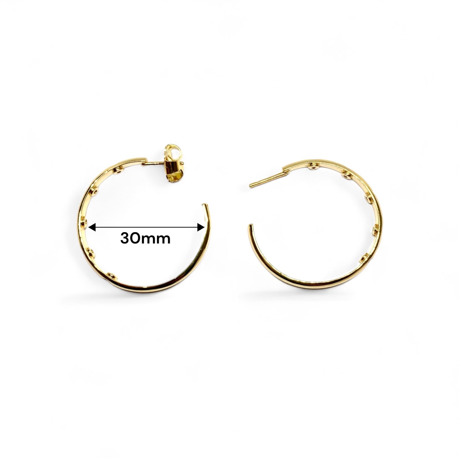 Pendientes de aro de Oro de 18kt de 30mm de diámetro con cierre de tuerca de presión y 10 diamantes talla brillante. Joyería compro oro en Barcelona y Mataró, dónde comprar y vender oro al mejor precio.