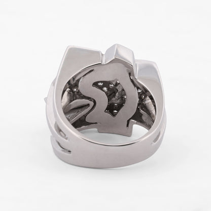 Anillo de oro blanco de 18kt con pavé en forma de flor geométrica con 67 diamantes. Joya vintage. Pieza certificada y con envío gratis. Joyas con diamantes.