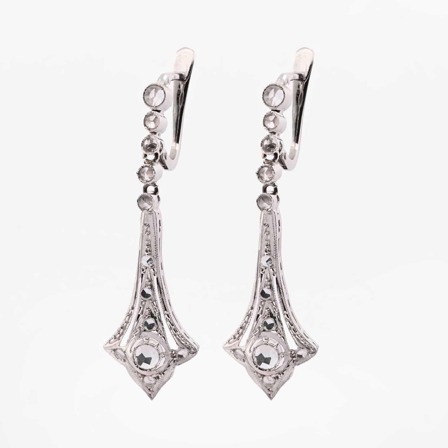 Pendientes vintage de oro blanco de 18k con diamantes de talla antigua. Joyas para novia baratas. Joyas restauradas. Joyas únicas. Ian'Or.