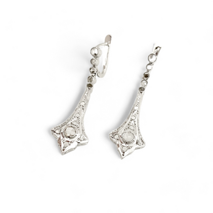 Pendientes vintage de oro blanco de 18kt con diamantes de talla antigua. Joyería Ian'or, donde comprar y vender joyas y oro al mejor precio en Barcelona. Joyería vintage.