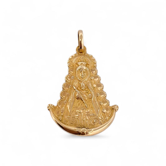 Colgante con silueta de la Virgen del Rocío de oro amarillo de 18kt. El colgante mide 4,3cm de alto y 3cm de ancho.
Ian'or, tu joyería de confianza, dónde comprar y vender joyas al mejor precio en Barcelona. Compro oro Barcelona dónde restauramos joyas de segunda mano para darles una nueva vida.