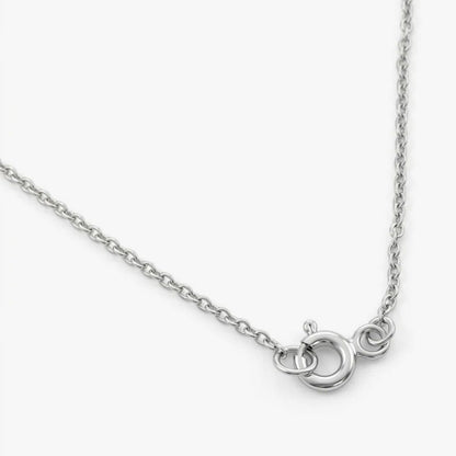Comprar collar de oro blanco de 18kt con cadena forzada y colgante con 77 diamantes talla Brillante. Cierre tipo reasa. Joyería Ian'Or. Envío gratis.