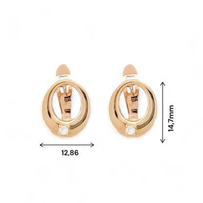 Pendientes realizado en oro amarillo de 18kt con forma oval y un diamante talla brillante de 0,04ct en cada pendiente- Cierre tipo pala catalana
Medidas: 14,7mm x12,86mm 
2 diamantes talla brillante de 0,04 ct cada uno y 0,08ct en total
Joyería Ian'Or dónde comprar y vender oro y joyas al mejor precio en Barcelona.
