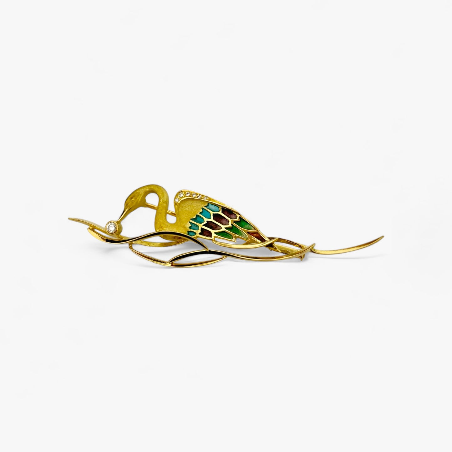 Broche realizado en oro amarillo de 18kt con un cisne que sujeta un diamante talla brillante. Joyas antiguas y vintage en Barcelona, envio gratis