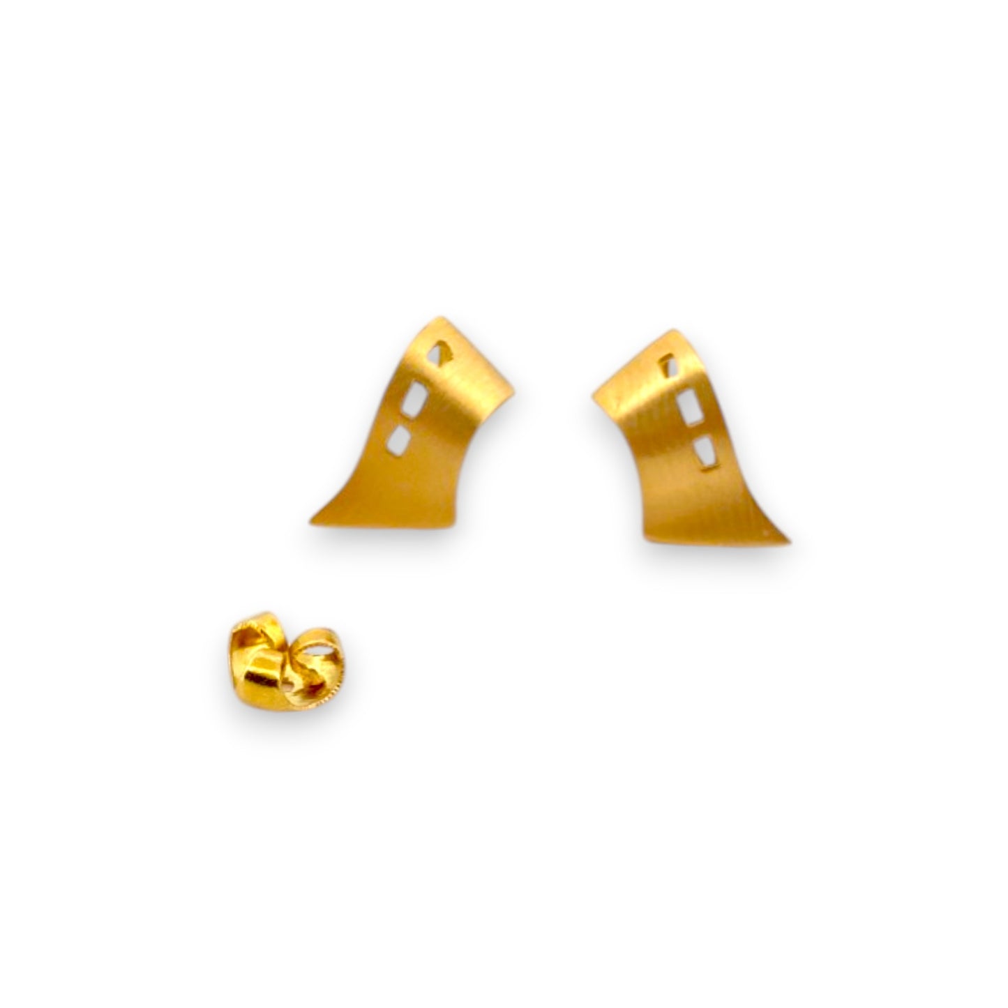 Pendientes de oro amarillo de 18kt con cierre de tuerca de presión.
Peso: 2,98g
Medida: 14,97mm de largo x 7,95mm de ancho. Joyería compro oro en Barcelona y Mataró, dónde comprar y vender oro al mejor precio.