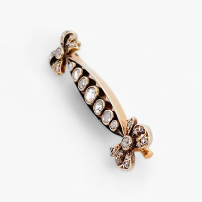 Comprar broche con lazos realizado en oro amarillo de 18kt y platino con 9 diamantes talla brillante. Joyas vintage en Barcelona, envio gratis pieza certidicada