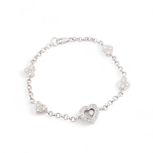 Pulsera de oro blanco de 18kt con cadena tipo rolo y diamantes alternos estilo Chopard. Cada corazón dispone de 3 diamantes de 0,02ct cada uno y un corazón central con un 14 diamantes de 0,02ct cada uno y un diamante central de 0,10ct.
Joyería Compro Oro Barcelona, el mejor precio por tu oro y por joyas de segunda mano