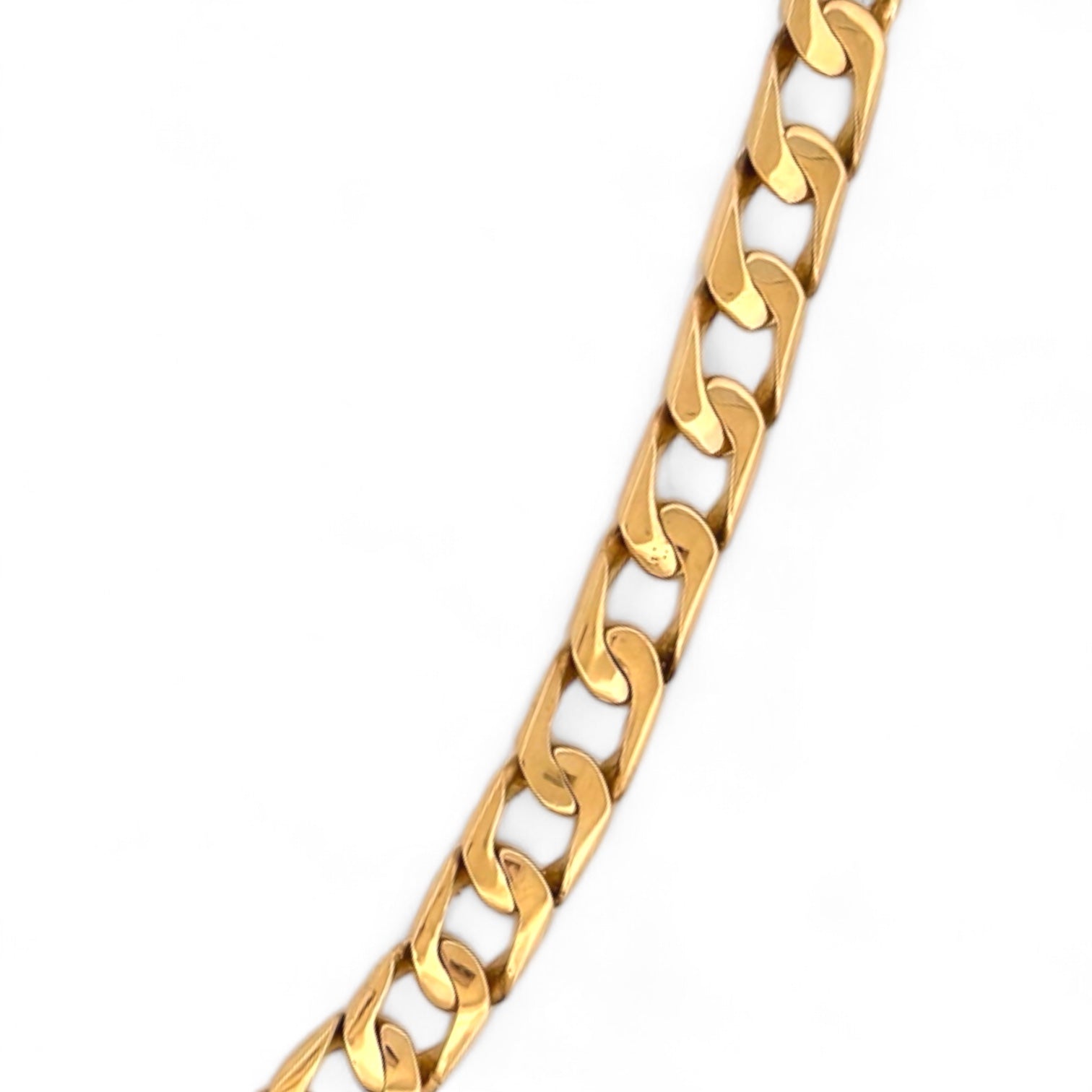 Collar de oro de 18kt con cadena barbada plana de 7mm de grosor. La cadena mide 61cm de largo y lleva cierre tipo cajón y cierre de seguridad lateral. Joya unisex para hombre y mujer.
Medida: 61cm largo y 0,7cm grosor
Peso: 48,46g.
Material: Oro de 18 Kt.
Cadenas de hombre  de oro de 18kt baratas
