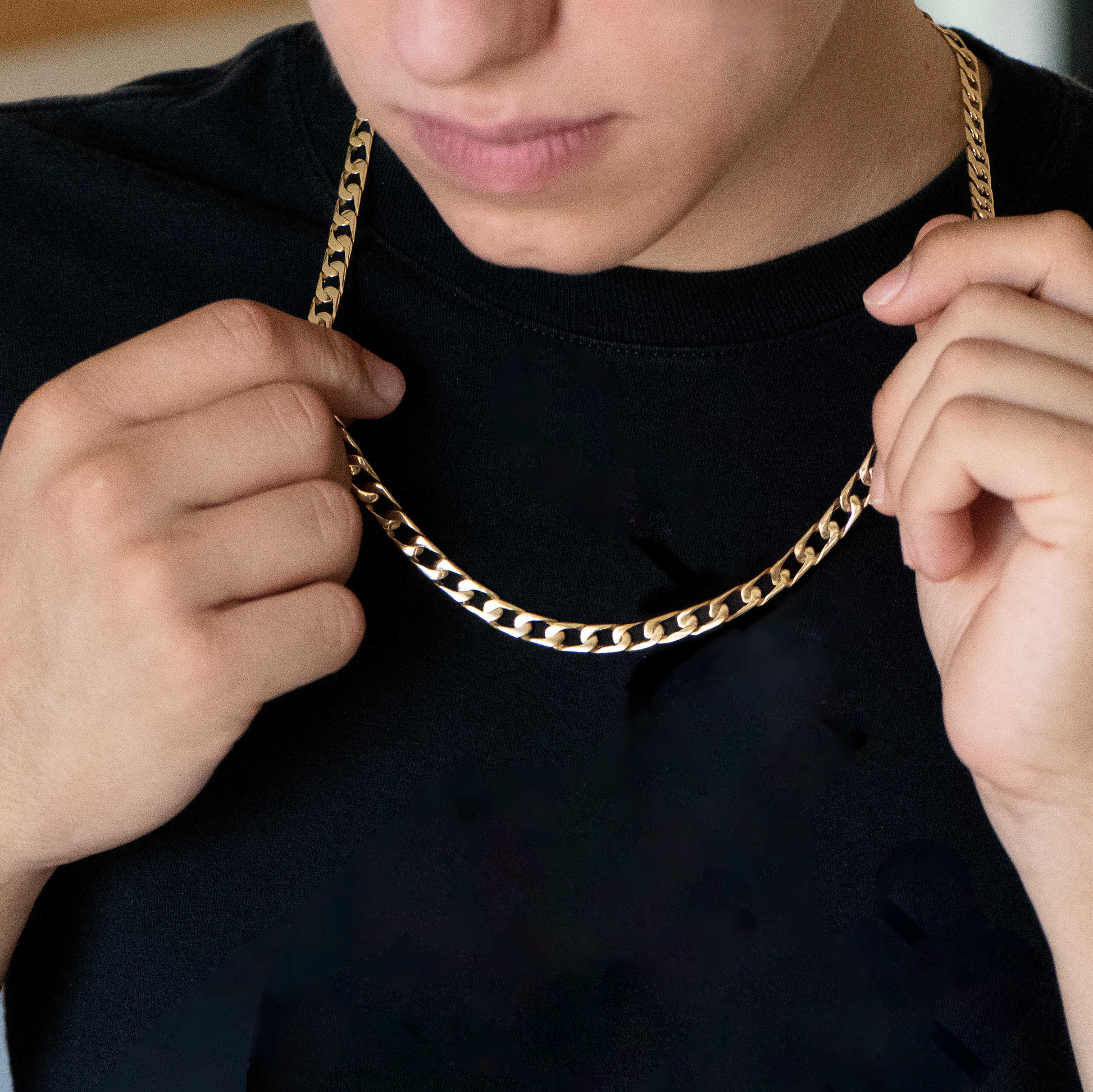 Collar de oro de 18kt con cadena barbada plana de 7mm de grosor. La cadena mide 61cm de largo y lleva cierre tipo cajón y cierre de seguridad lateral. Joya unisex para hombre y mujer.
Medida: 61cm largo y 0,7cm grosor
Peso: 48,46g.
Material: Oro de 18 Kt.
Cadenas de hombre  de oro de 18kt baratas
