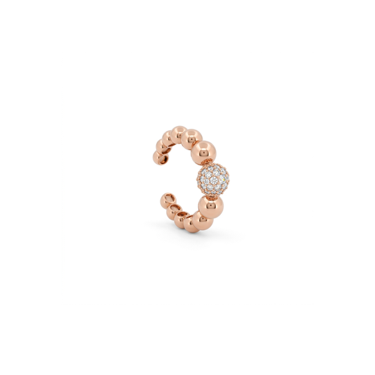 Sortija de alta joyería realizada en oro rosa de 18kt con esfera de diamantes talla brillante. Este excepcional anillo de bolitas de oro dispone de 27 diamantes de 0,015ct cada uno. Joyería de segunda mano en Barcelona y compro oro, donde comprar y vender oro al mejor precio en Barcelona. Venta de joyas de lujo con diamantes de la mejor calidad al mejor precio.