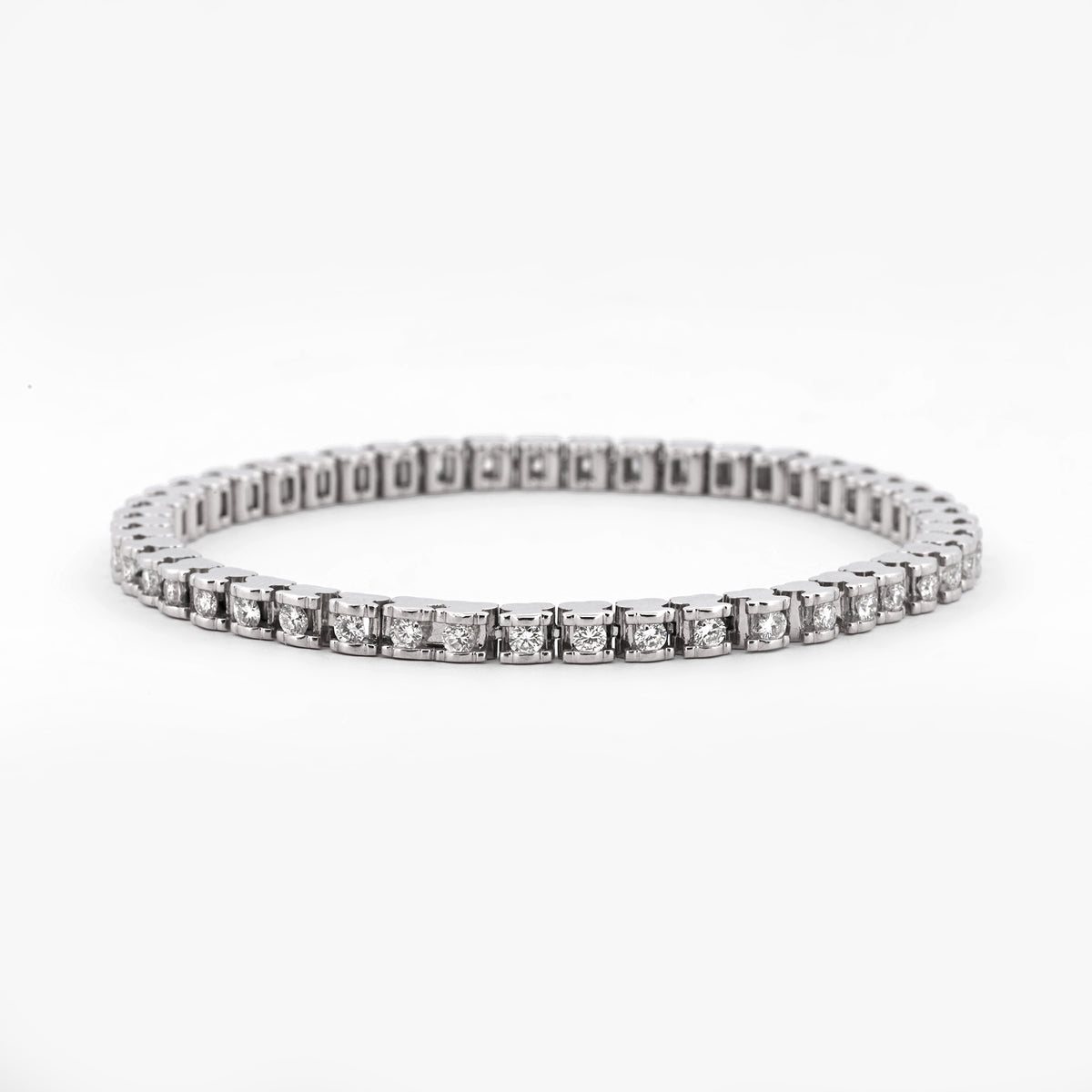 Pulsera Riviere de la firma TOUS realizada en oro blanco de 18kt con 46 diamantes. Joyas de segunda mano de firma. Joyas Tous restauradas al mejor precio.