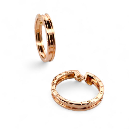 Pendientes modelo BZero1 de 1 banda de la prestigiosa casa Bvlgari, realizados en oro rosa de 18kt. Los pendientes de bvlgari  tienen un diámetro de 30mm