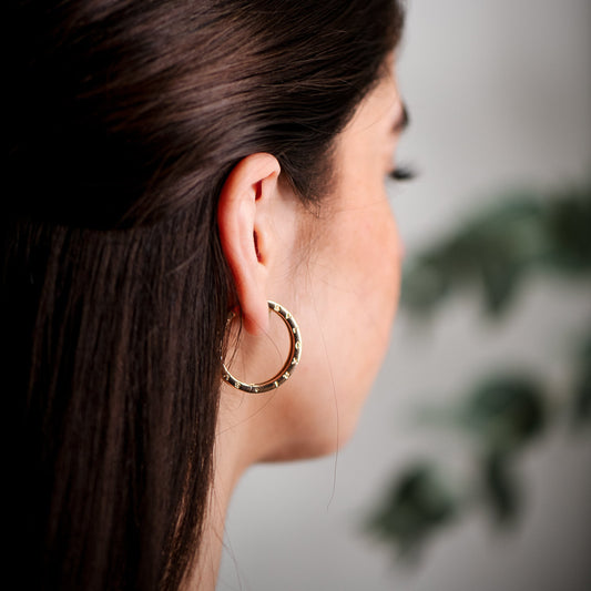 Pendientes modelo BZero1 de 1 banda de la prestigiosa casa Bvlgari, realizados en oro rosa de 18kt. Los pendientes de bulgari tienen un diámetro de 30mm