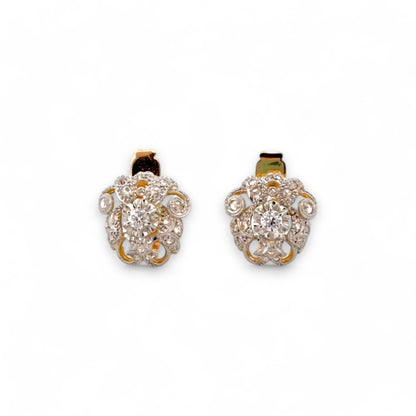 Pendientes vintage de oro amarillo de 18kt con flor de platino y engaste de diamante en talla brillante de 0,10ct y 40 diamantes de talla antigua con cierre catalán.
Peso con piedras: 8,50g
Material: oro amarillo y platino
Medidas: 16,10mm de largo x 11,28mm ancho
Gemma: 2 diamantes talla brillante 0,10ct y 40 diamantes de talla antigua.
Joyas vintage de oro y platino de segunda mano restauradas, venta de joyas antiguas baratas.